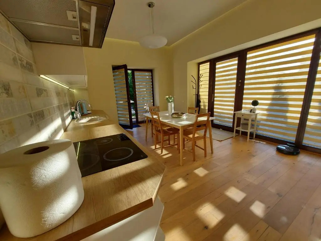 1st floor apartment, Center, with terrace, 7min to the sea