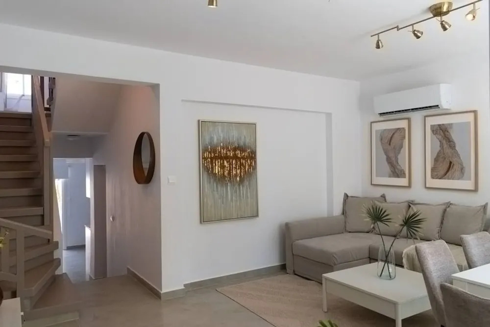 Sienna Townhouse by Staycom