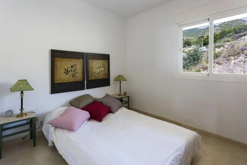 Two rooms Calm and sunny