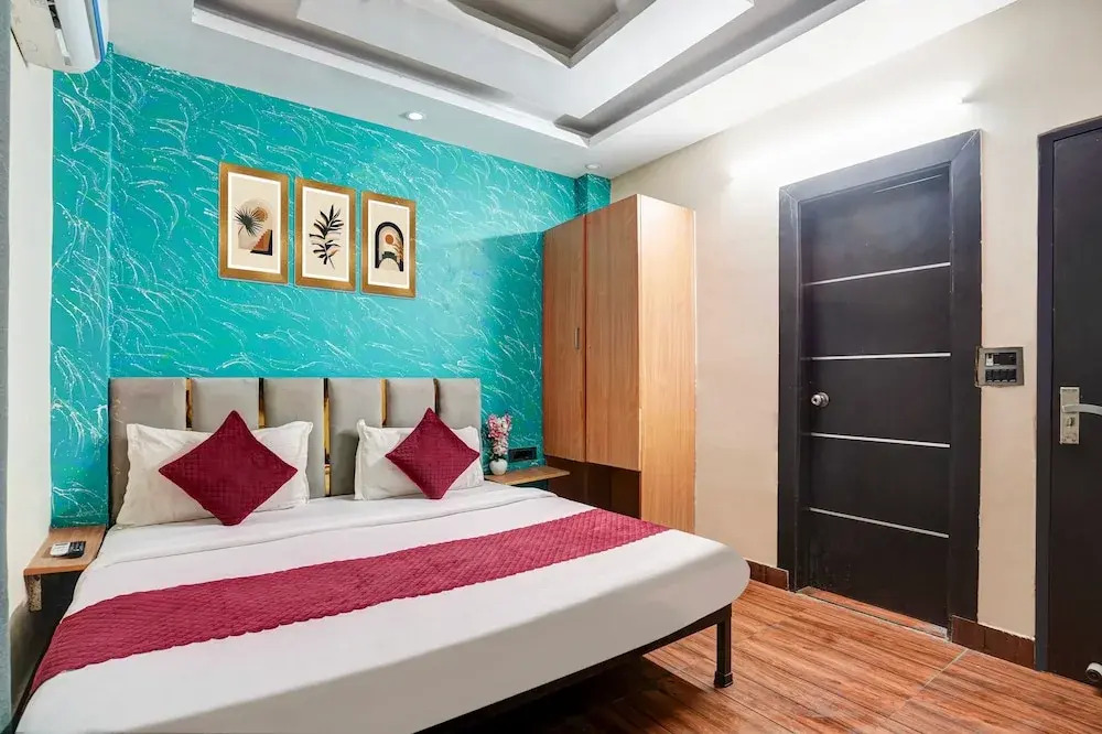 Hotel Twamev Couple Friendly Laxmi Nagar