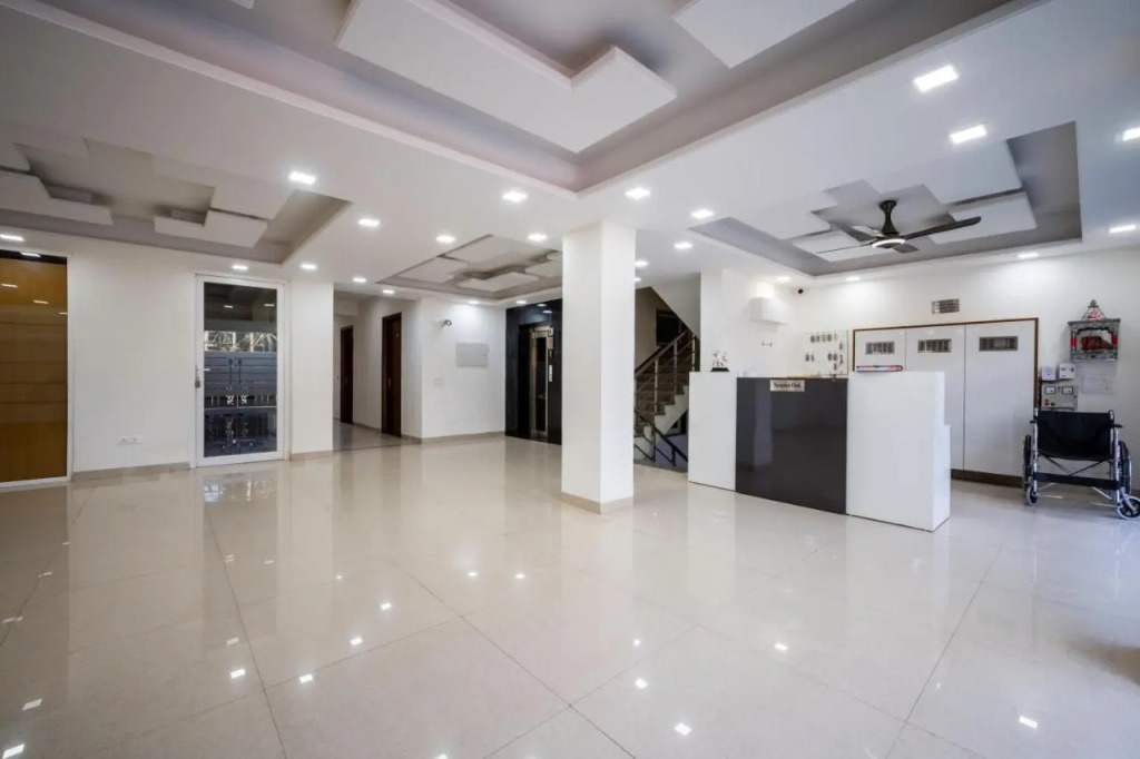 The Palms Inn I Near Medanta Medicity I Sec-38