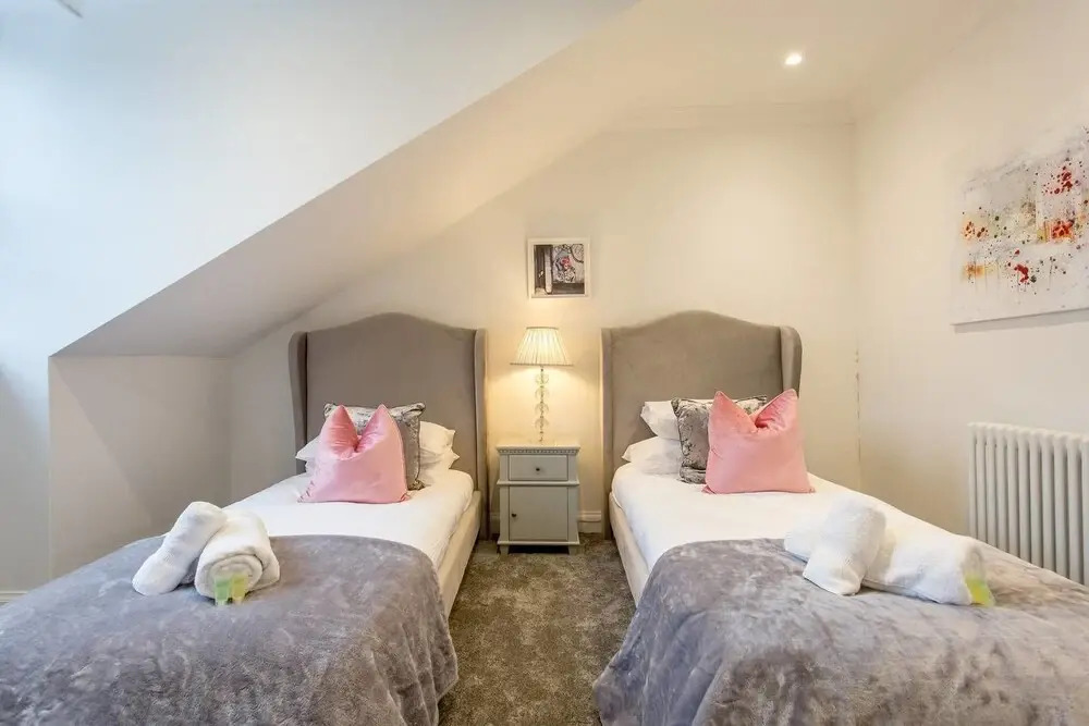 Luxury 4-bedroom Townhouse in Prestigious West End