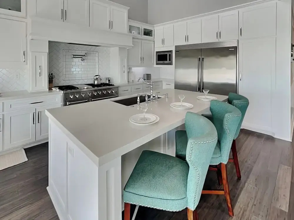 Rosé By The Bay by Ryson Vacation Rentals