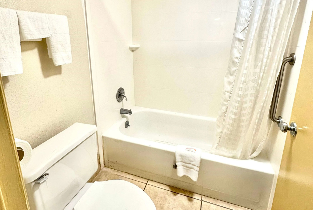 Days Inn by Wyndham Charlotte Northlake