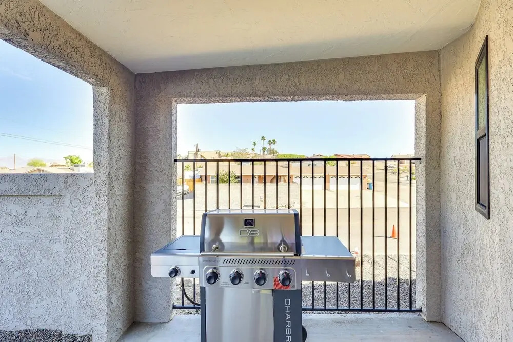 2 Mi to Windsor Beach! Updated, Sleek Family Home