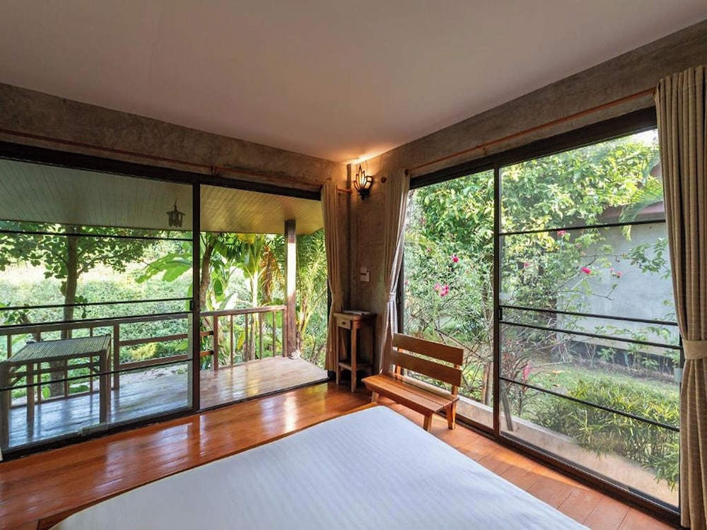 Lion Cafe Resort