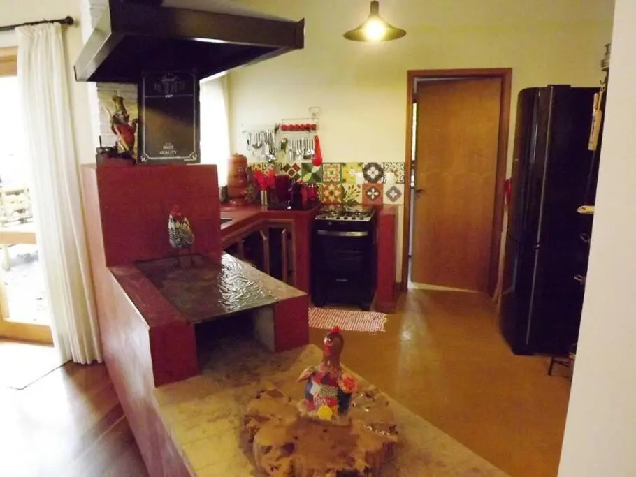Casa MARAVILHOSA com 4 Suítes em Condomínio