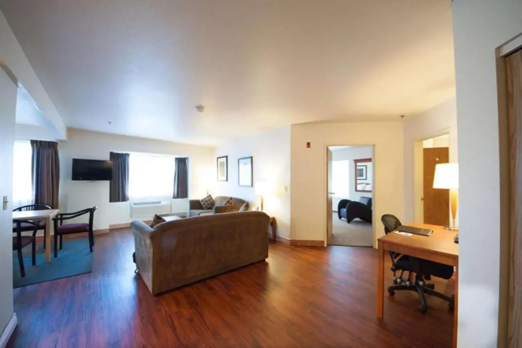 Howard Johnson Express Inn - Post Falls