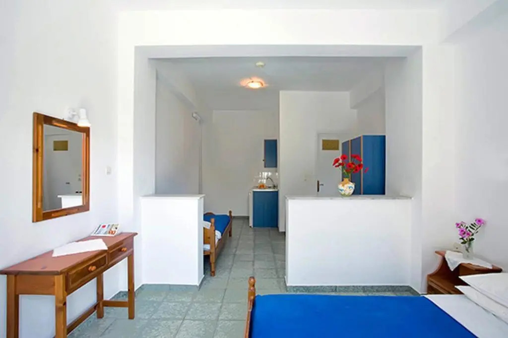 Finikas Santorini