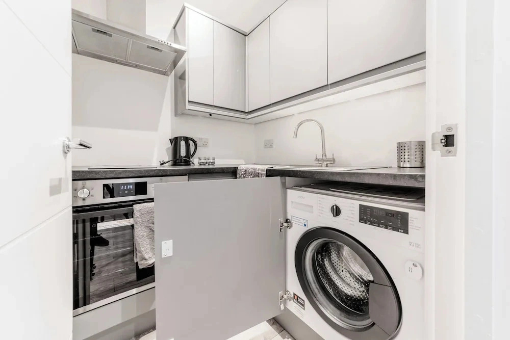 Stay 2 - Central - Parking - Near Transport - Wifi