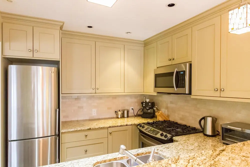Spacious Town Home with Private Hot Tub