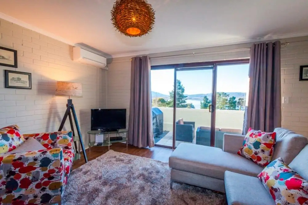 Summit 9 - Modern and stylish newly renovated apartment