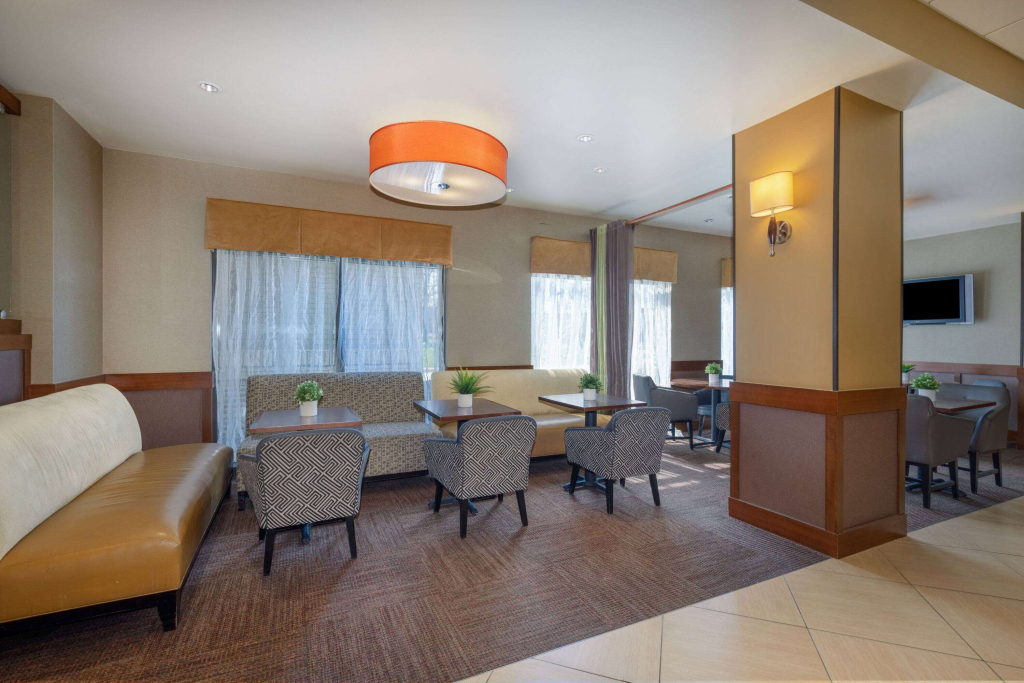 Wyndham Garden Kansas City Airport