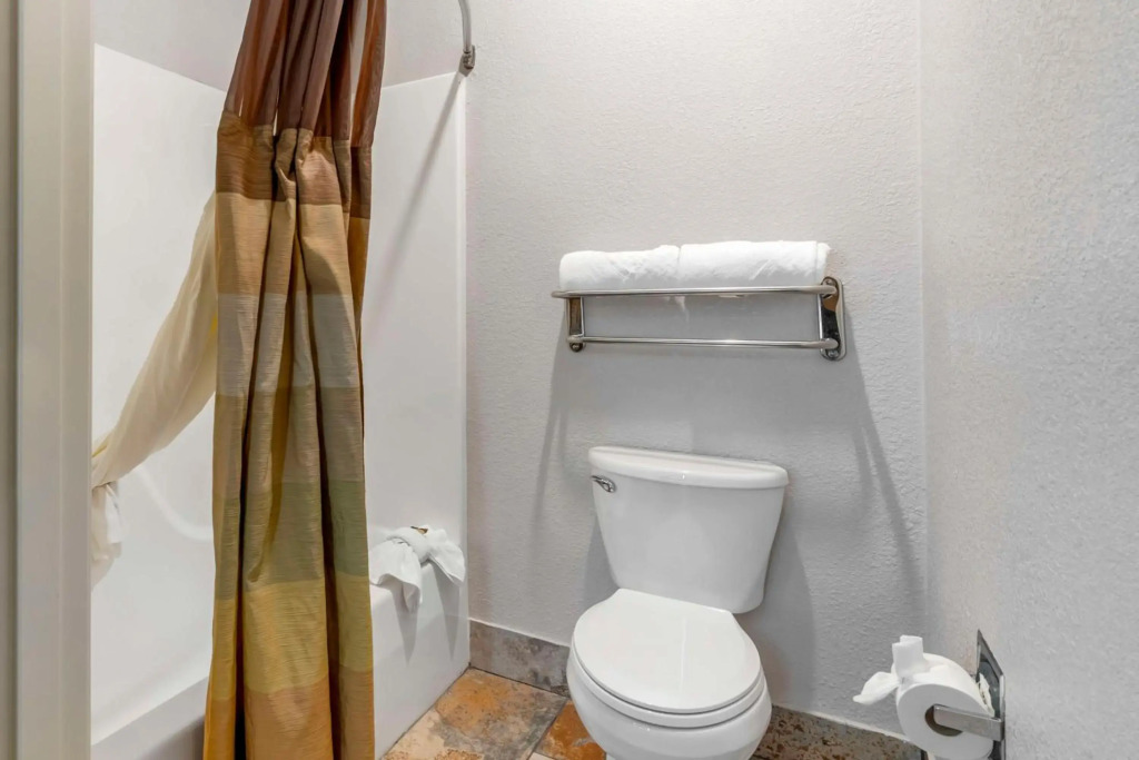 Best Western Plus Des Moines West Inn & Suites