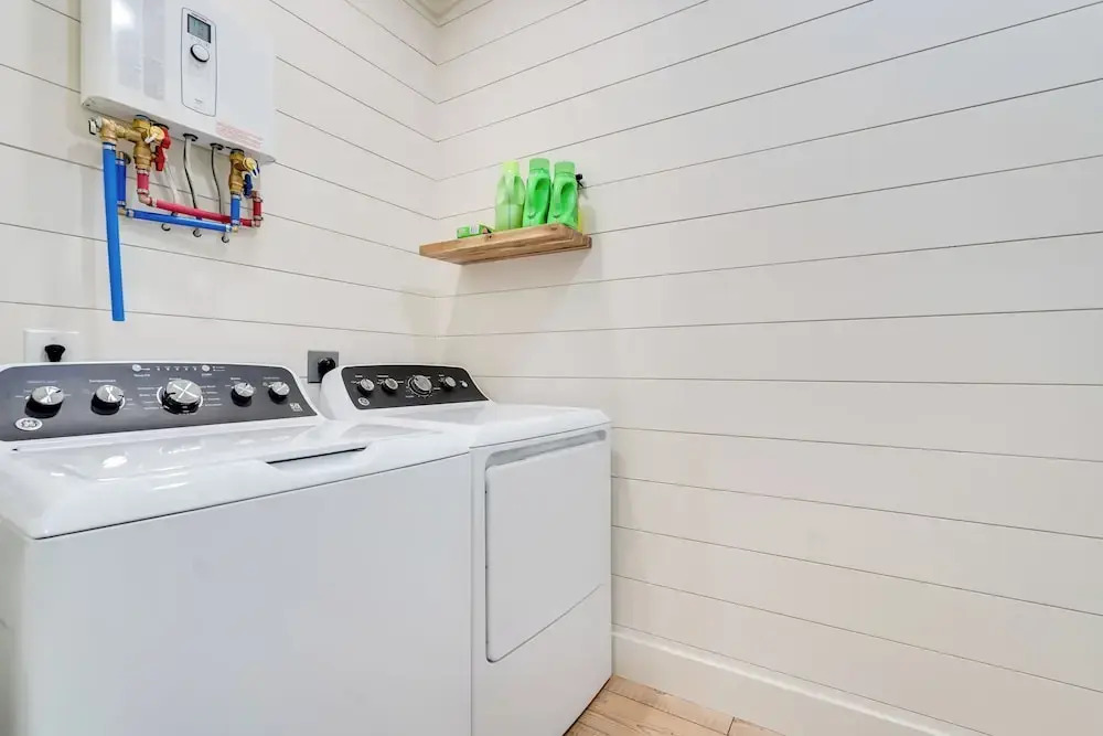 6 Mi to Magnolia Springs SP! Modern Cottage Living