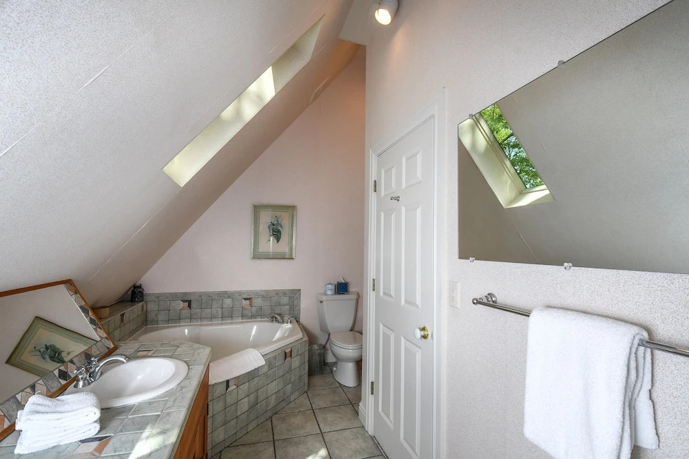 Quiet Retreat 4 Bedroom House
