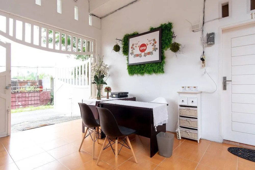 Green Elite by OYO Rooms