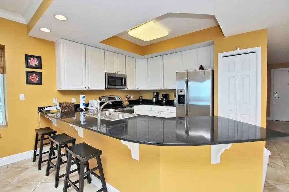 San Carlos 1509 - 3 Br condo
