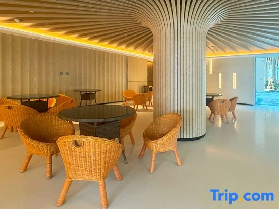 Yanji Dinosaur Hot Spring Hotel (Korean Folk Village Yanji Dinosaur Kingdom)