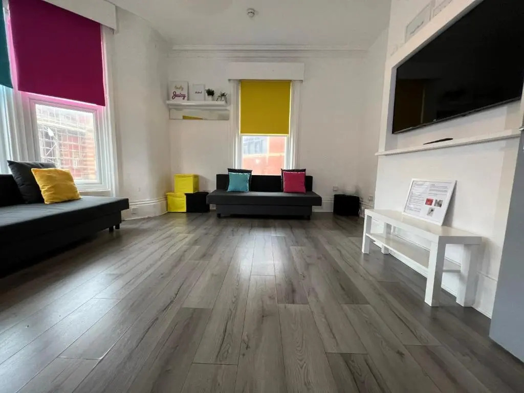 Love Island apartment 5 min walk from Blackpool tower sleeps 12