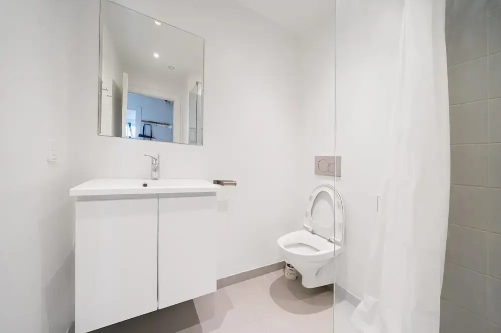 Refurbished 1-bed Close to Metro and Airport