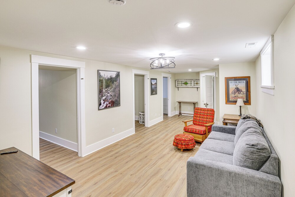 1 Mi to Pendleton Round-up: Historic 'elnor' Home