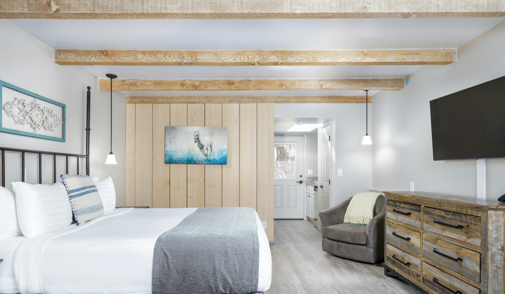 Sky Ranch Lodge