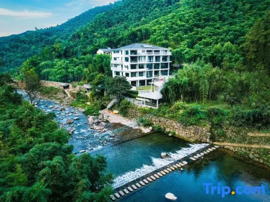 Yaojia｜Township see cloud bamboo Valley river hot spring guest house