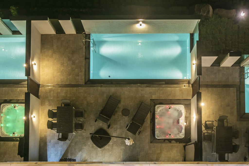 Hotel & Pool Villa Attirance