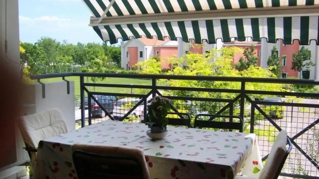 Sunny Apartment On The Sea