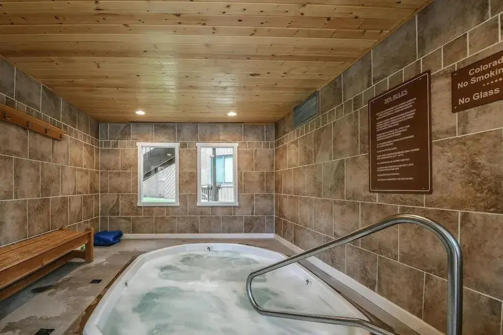 1014 Wild Irishman 2 Bedroom Condo by Redawning