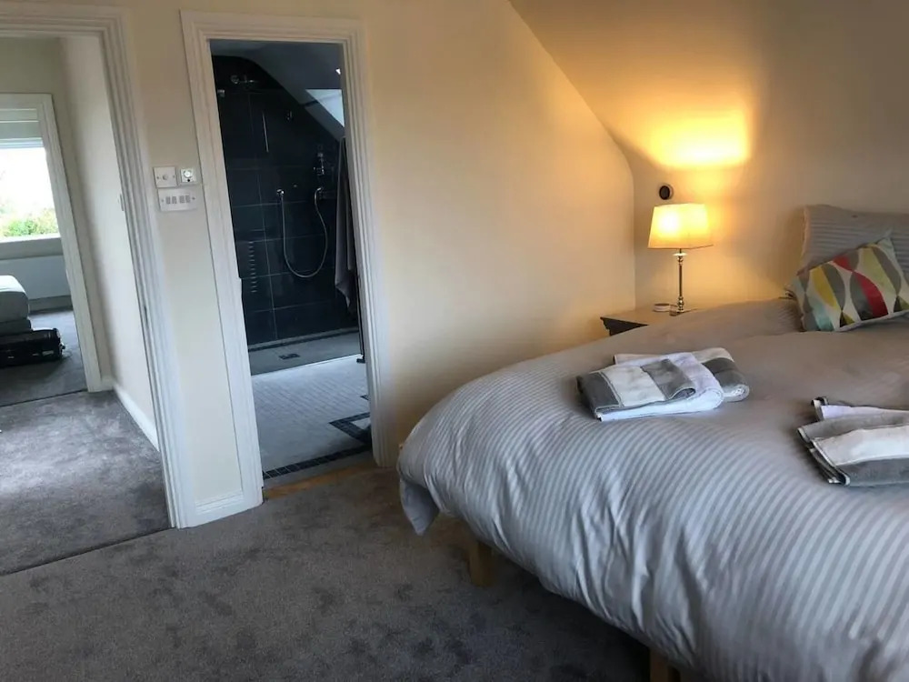 Discreet luxury Super house