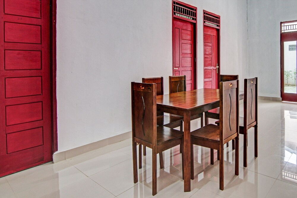 Hotel O Wisma Cendana Syariah Near PASAR FLAMBOYAN