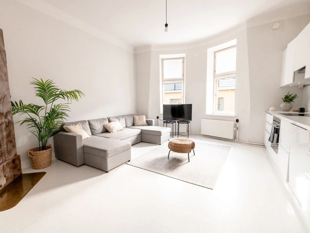 2ndhomes Deluxe 2BR Top Floor Apartment