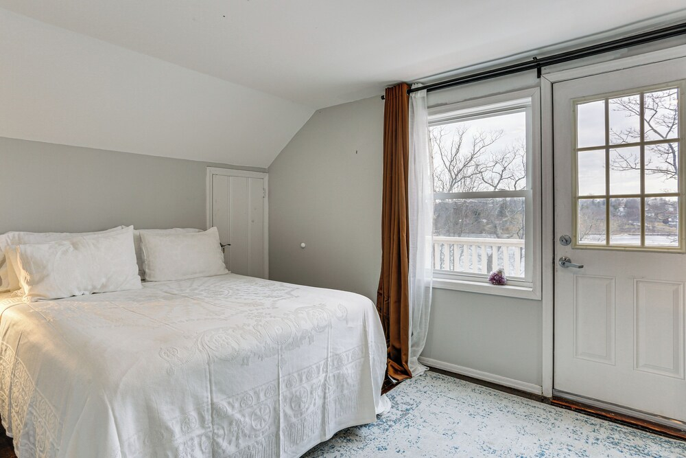 Year-round Fun in Monroe! Lakefront Family Home