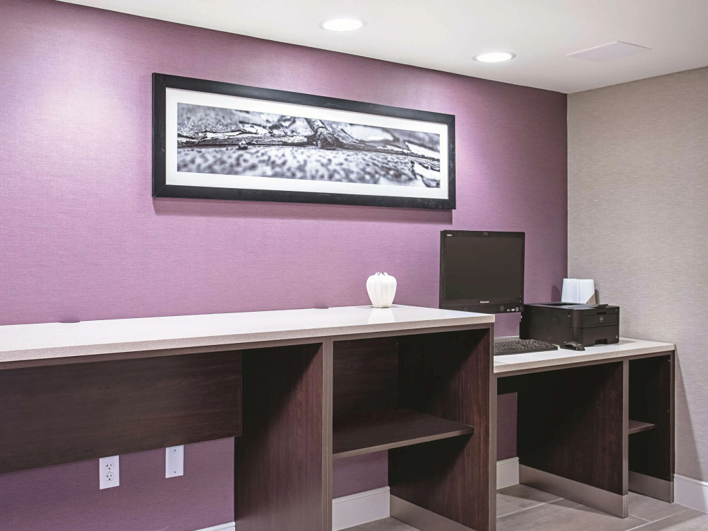 La Quinta Inn & Suites Baltimore N / White Marsh