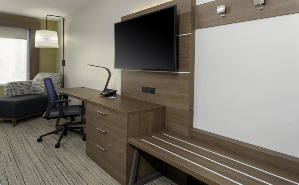 Holiday Inn Express & Suites Phoenix East - Gilbert by IHG
