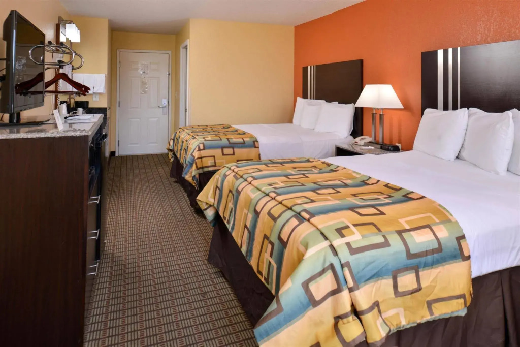 Douglas Inn & Suites