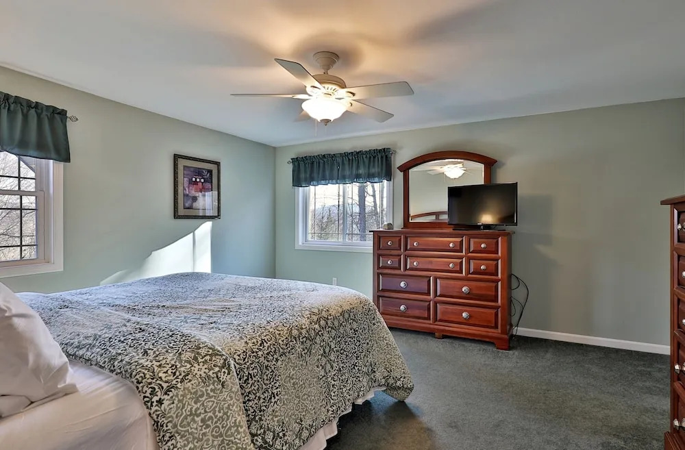 The Queens Croft V2 - Luxury Killington Ski Home. Newer. Better. Ski-ier. 3 Bedroom Home