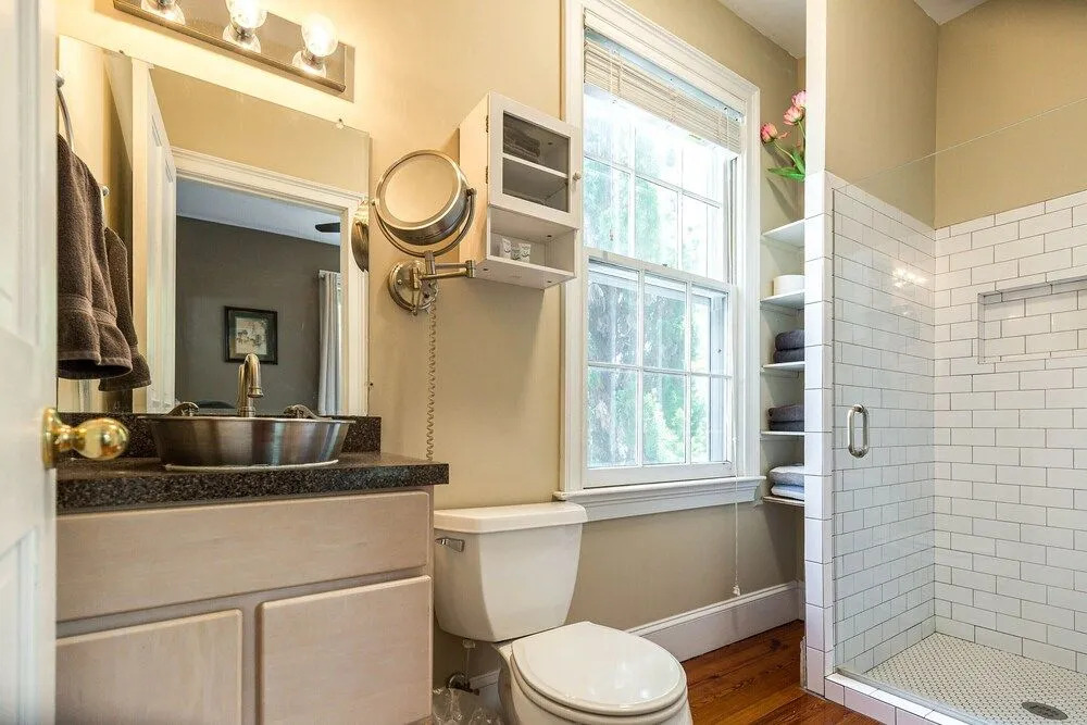 Tranquility with Garden & Heated Pool near King Street