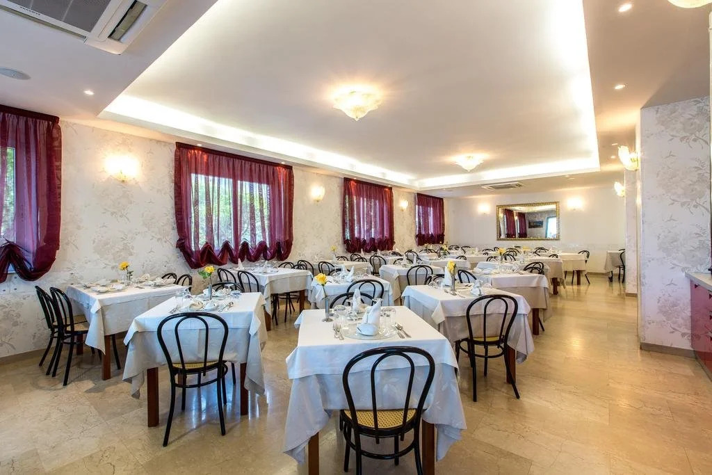Hotel Ambassador