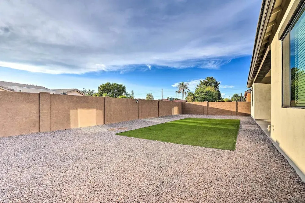 Modern Glendale Getaway ~ 3 Mi To Stadium!