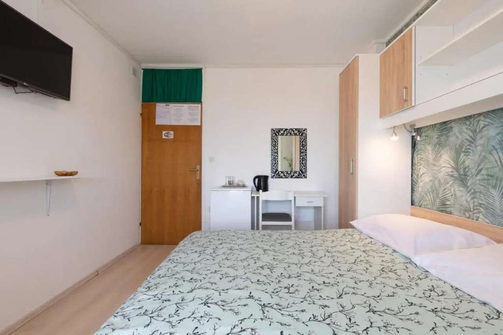 Apartment & rooms Ivica