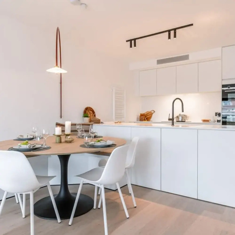 Renovated Apartment With sea View and Parking