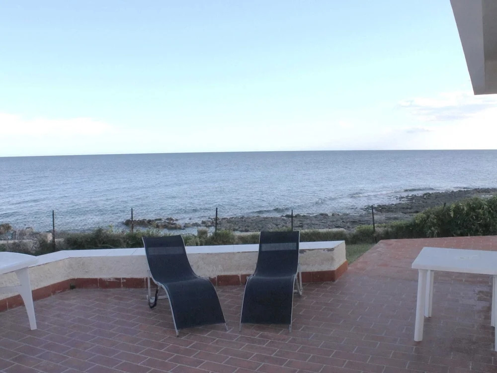 Spectacular Seaside Villa In Syracuse Aerea In An Exclusive Residence