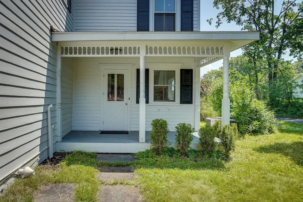 Coxsackie Home w/ River Views: Walk to The Wire!