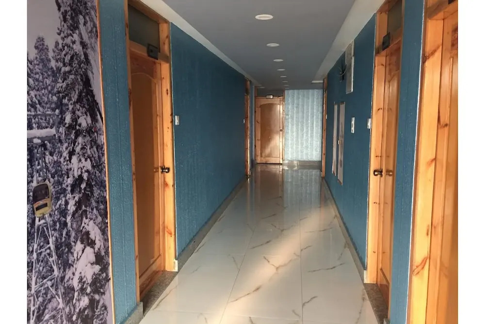 OYO 27855 Hotel Holiday Villa