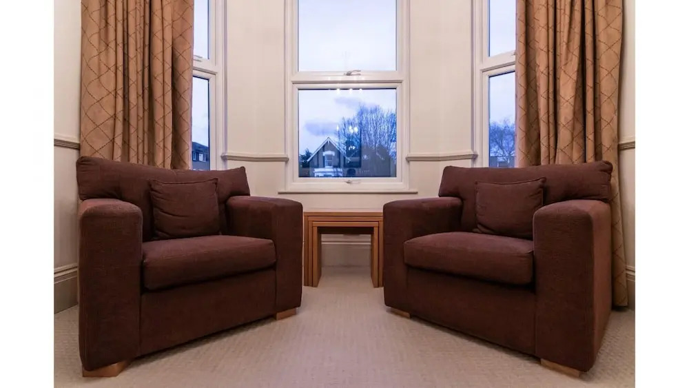 Magnific 3 Bedroom Apartment in Kew Gardens