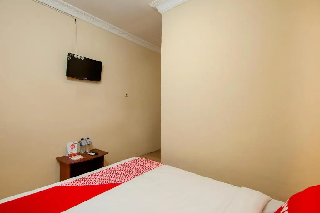 OYO 2045 Hotel 211