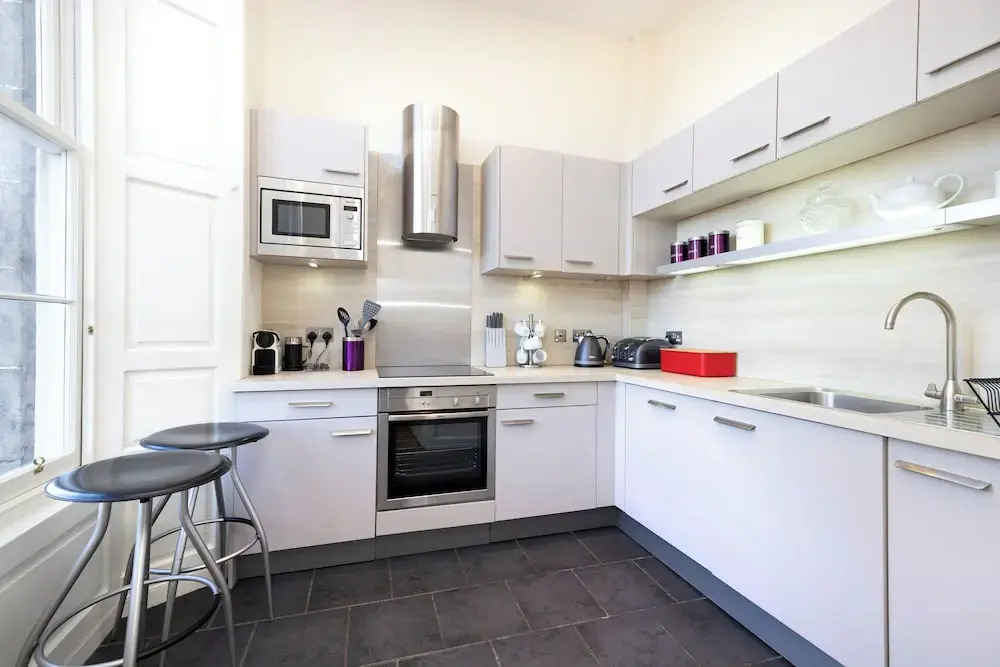 Contemporary Apt in the New Town